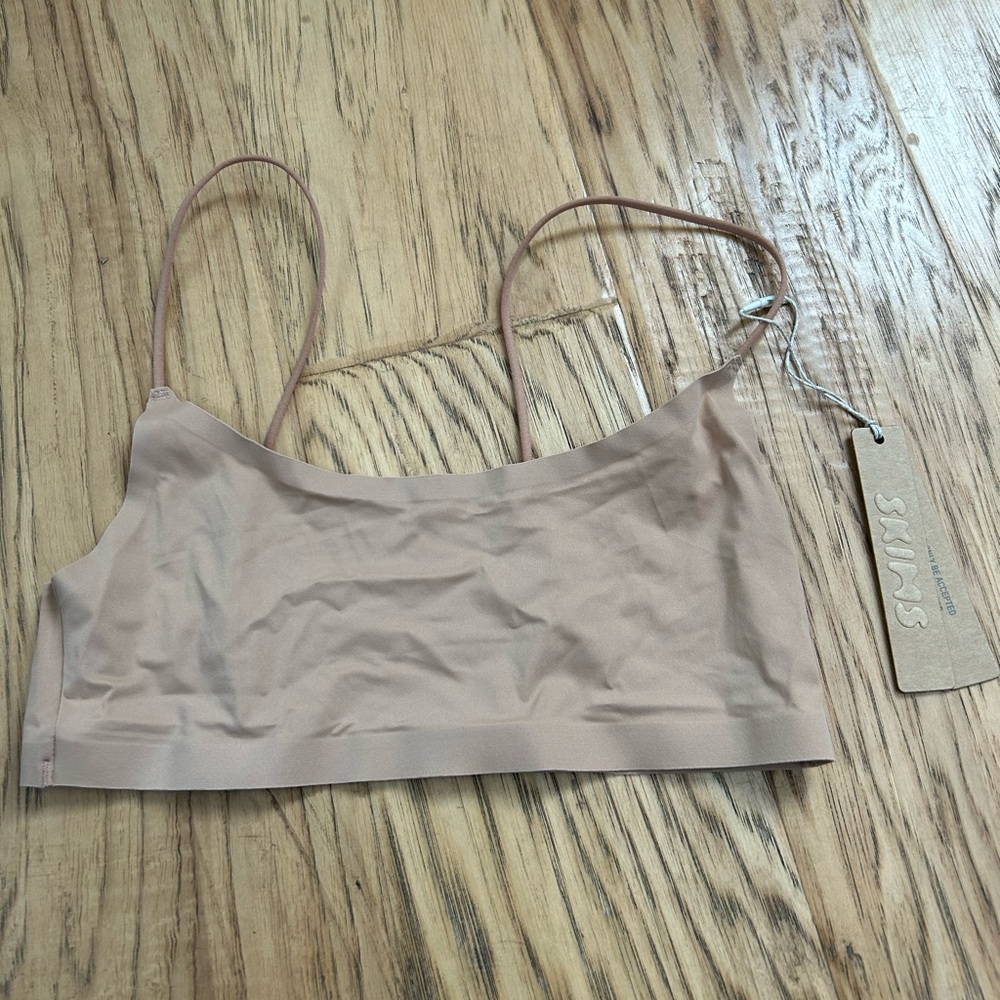 SKIMS free cut scoop bralette New With Tags
